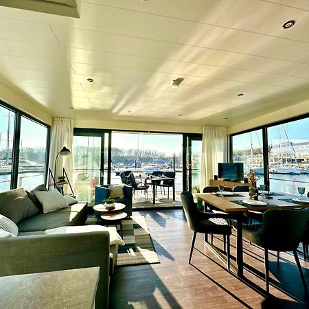Exklusives Ostsee-Hausboot, Kueche Mit Spueler, Tv, Grosse Sonnenterrasse, 3X Kostenfreie Kfz-Parkplaetze, Klimaanlage, Bis Zu 6 Personen, 2X Baeder, Waschmaschine Boltenhagen  Exterior photo