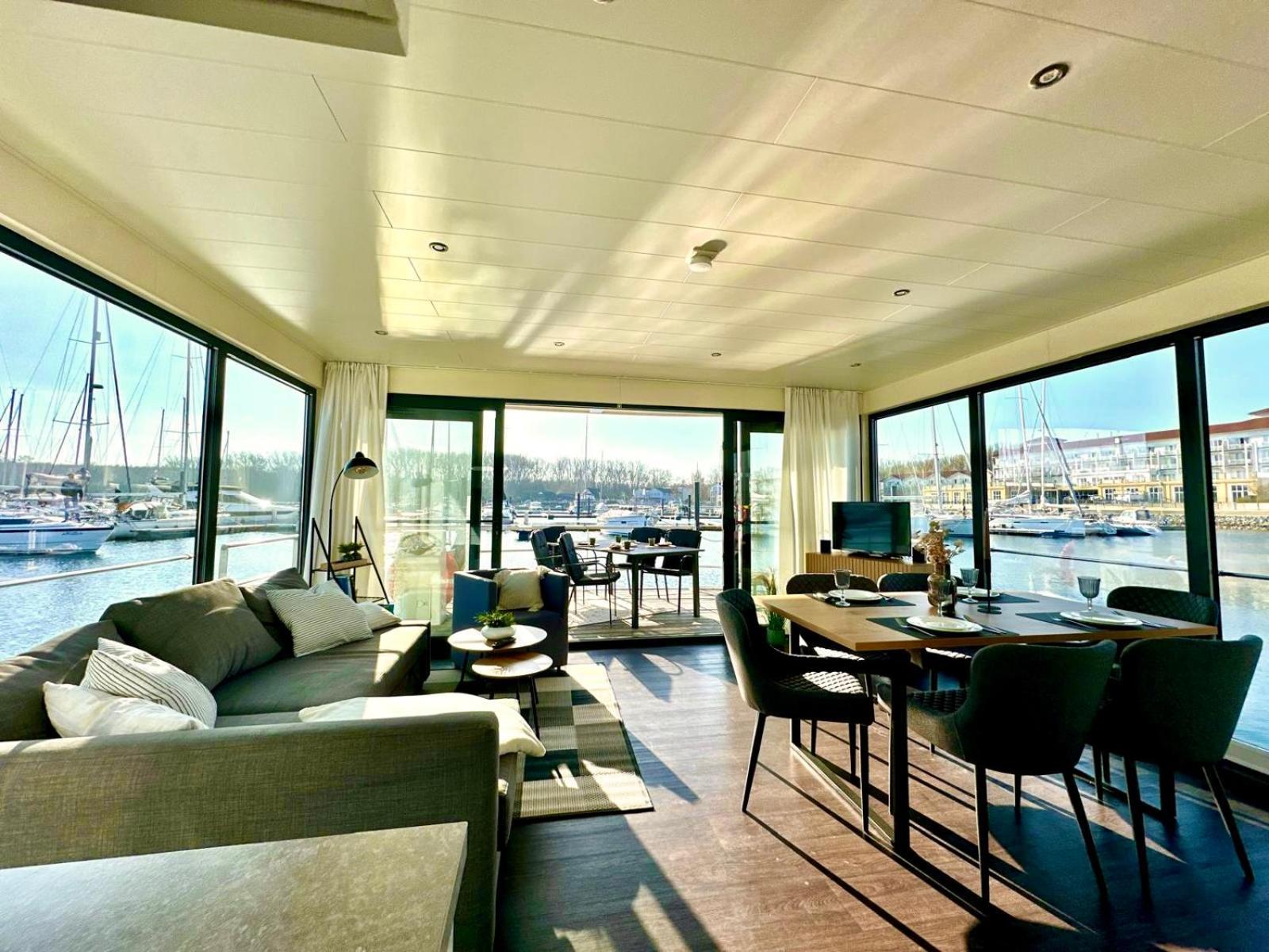 Exklusives Ostsee-Hausboot, Kueche Mit Spueler, Tv, Grosse Sonnenterrasse, 3X Kostenfreie Kfz-Parkplaetze, Klimaanlage, Bis Zu 6 Personen, 2X Baeder, Waschmaschine Boltenhagen  Exterior photo